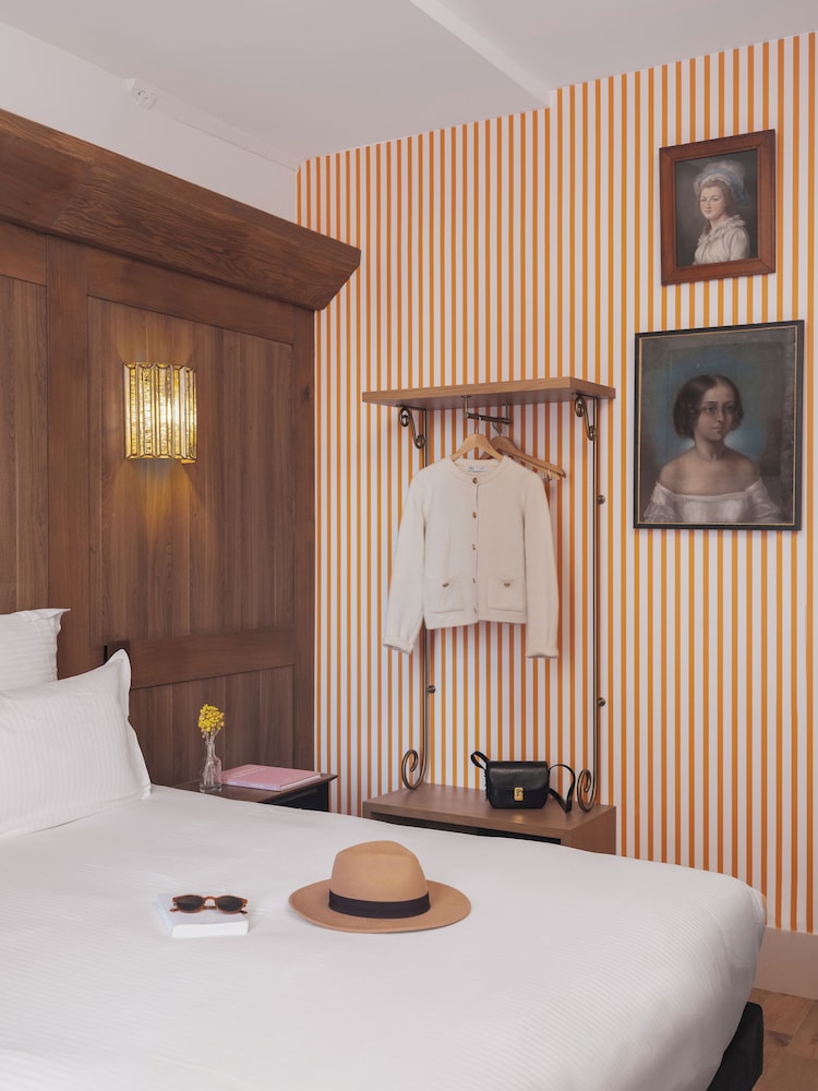 Hotel De Senlis 19/52
