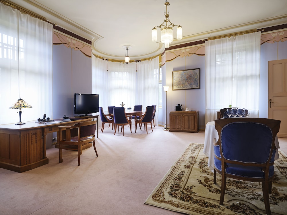 Villa Ammende Restoran and Hotell 25/50