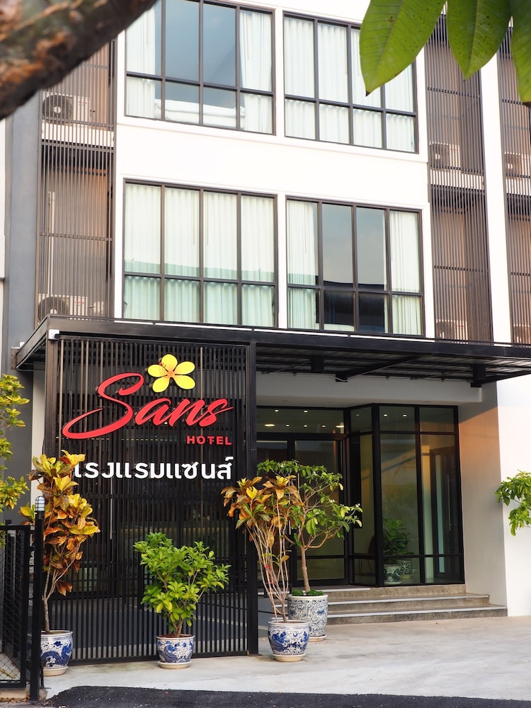 Sans Hotel 2/44