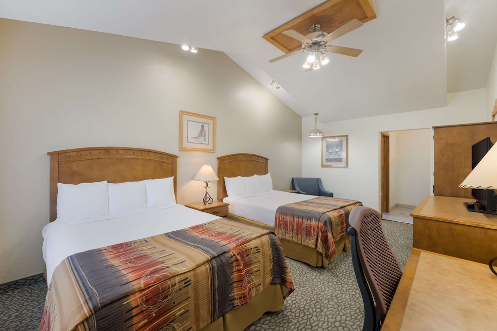 Executive, 2 Queen Beds, Jetted Tub
