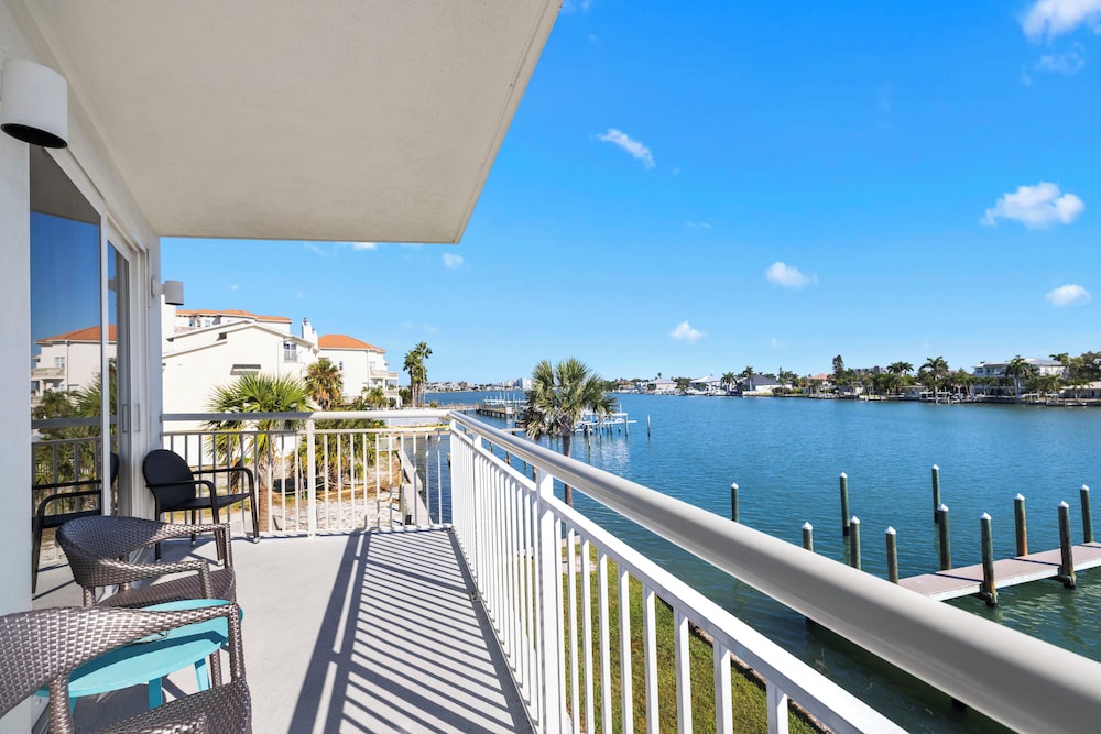 Provident Oceana Beachfront Suites 9/77