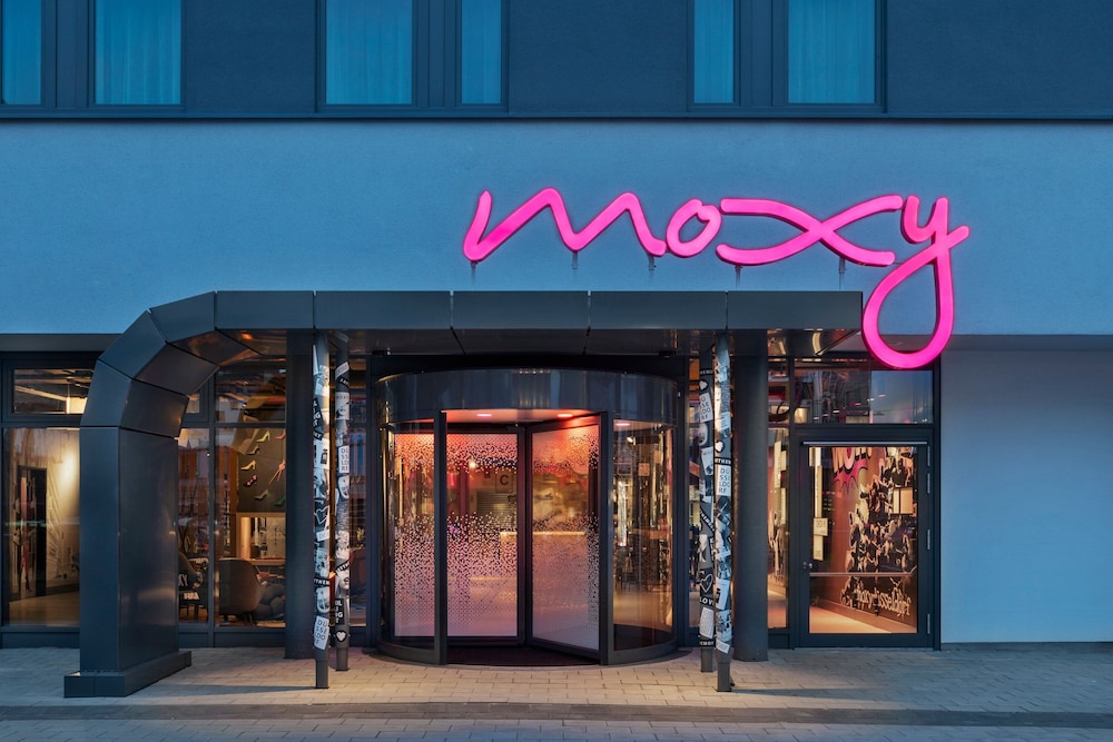 Moxy Duesseldorf City 2/50