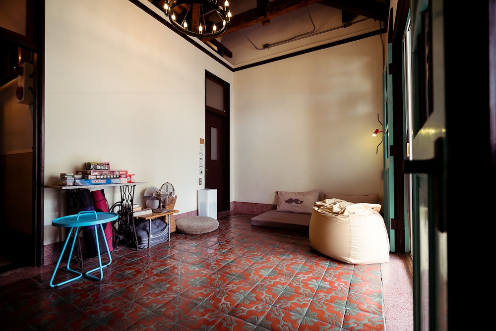 With inn Hostel 32/50