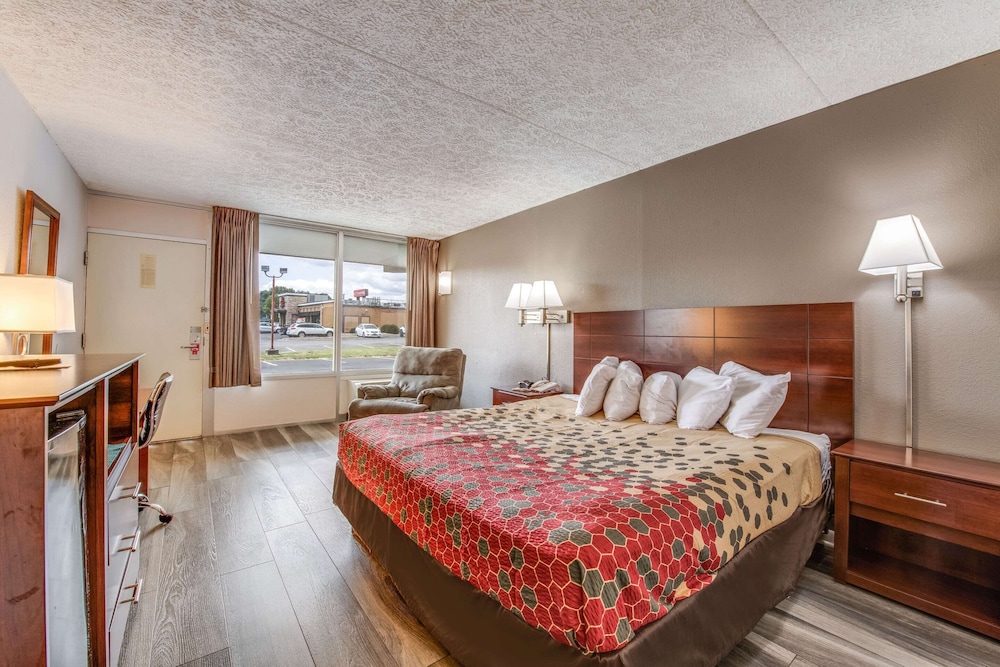 Econo Lodge Eden, NC 7/29