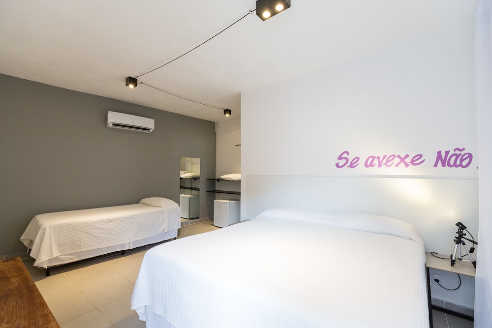 ROOM, QUADRUPLE