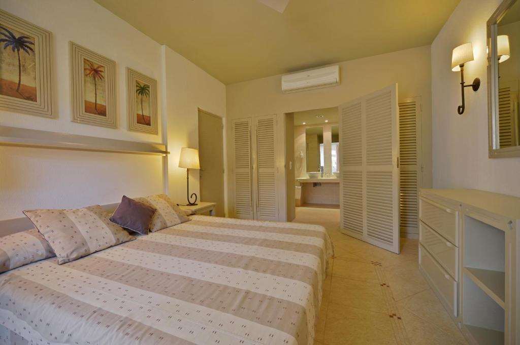 Room, Double Bed, Lateral Side Sea View
