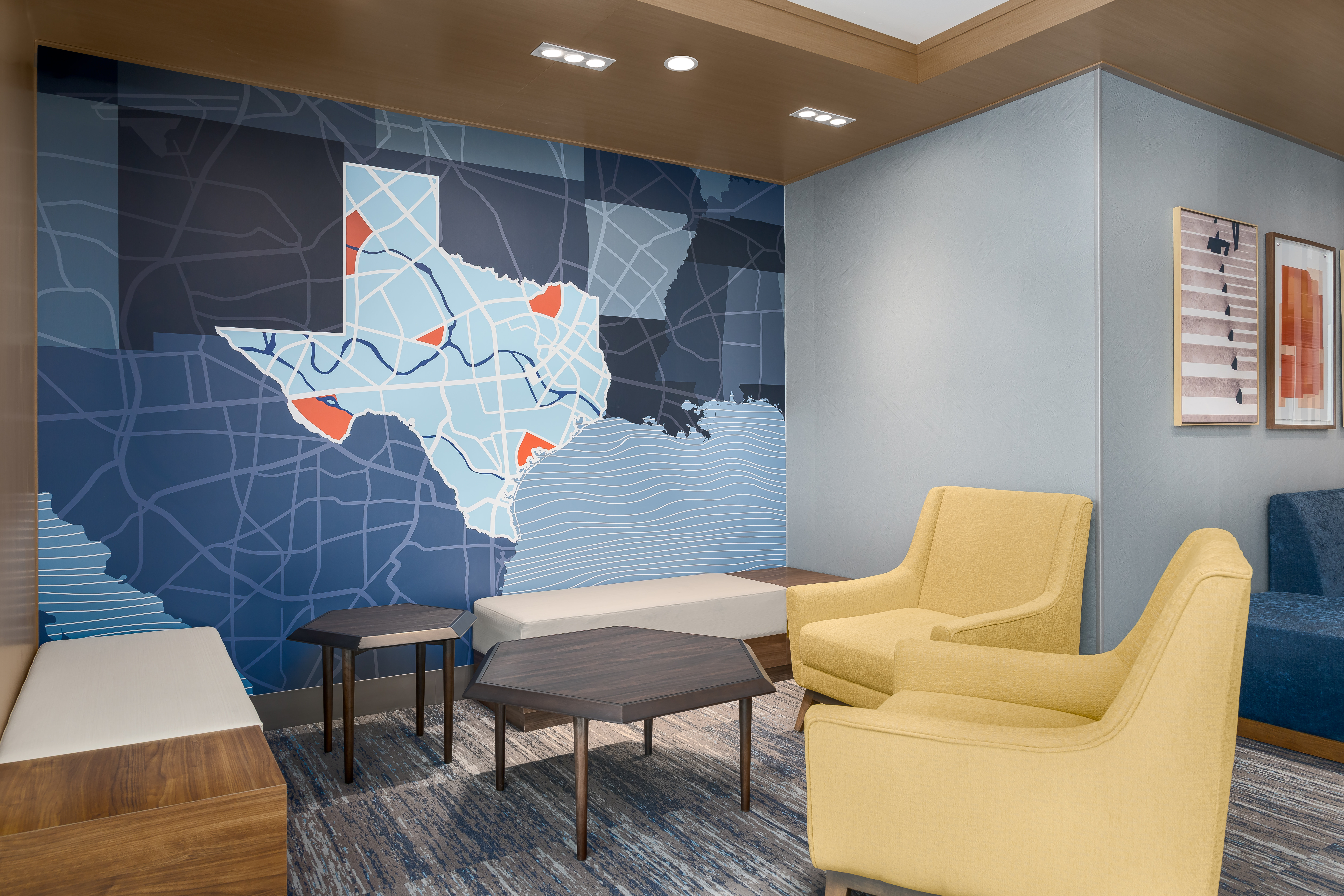 Holiday Inn Express & Suites DFW Airport Southwest Euless 42/62