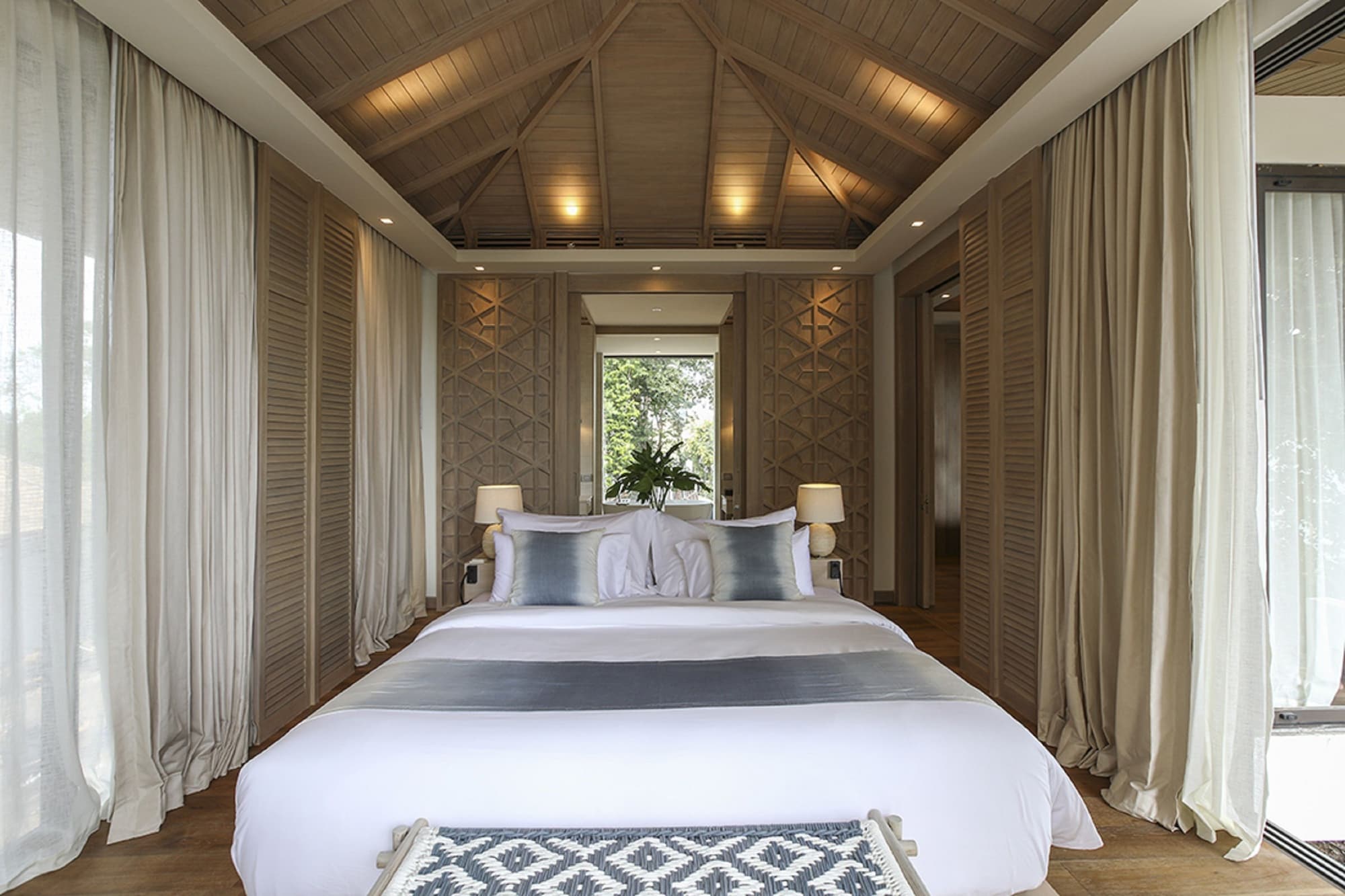 DELUXE POOL VILLA