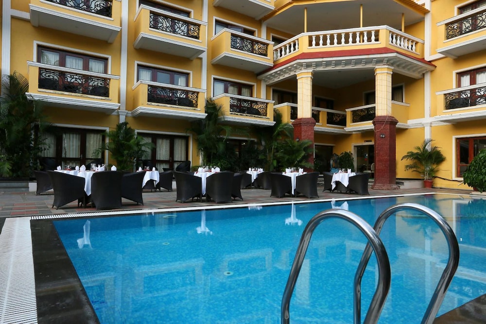 De Alturas Resort 7/82