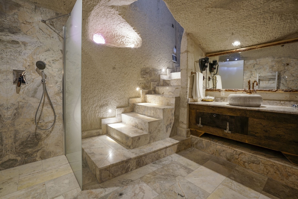 Artemis Cave Suites 62/64