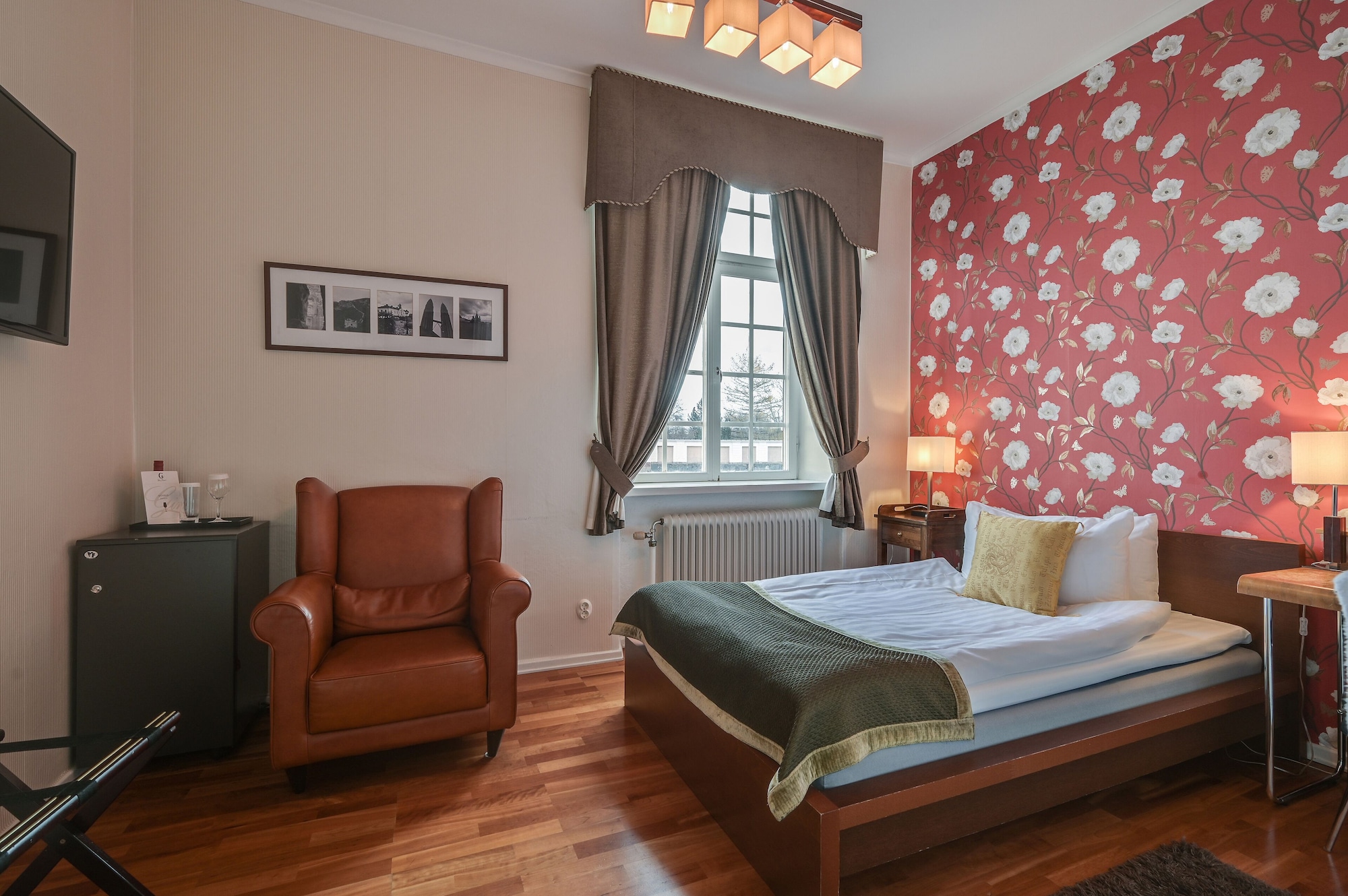 Mansion, Single, Single Bed