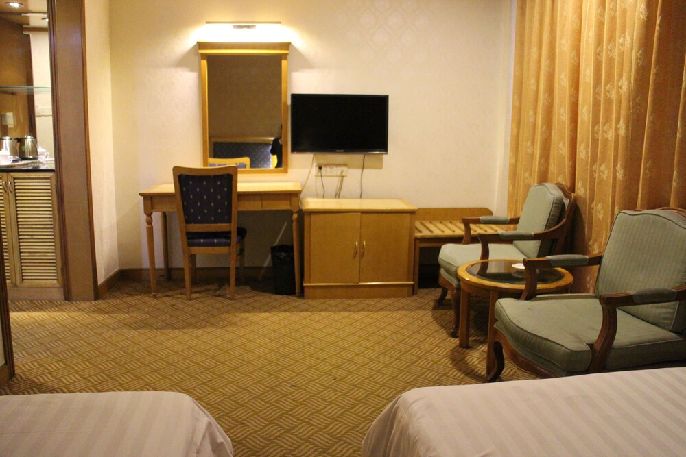Xinhua Hotel 55/63