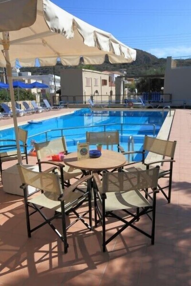 Niriides Hotel 34/47
