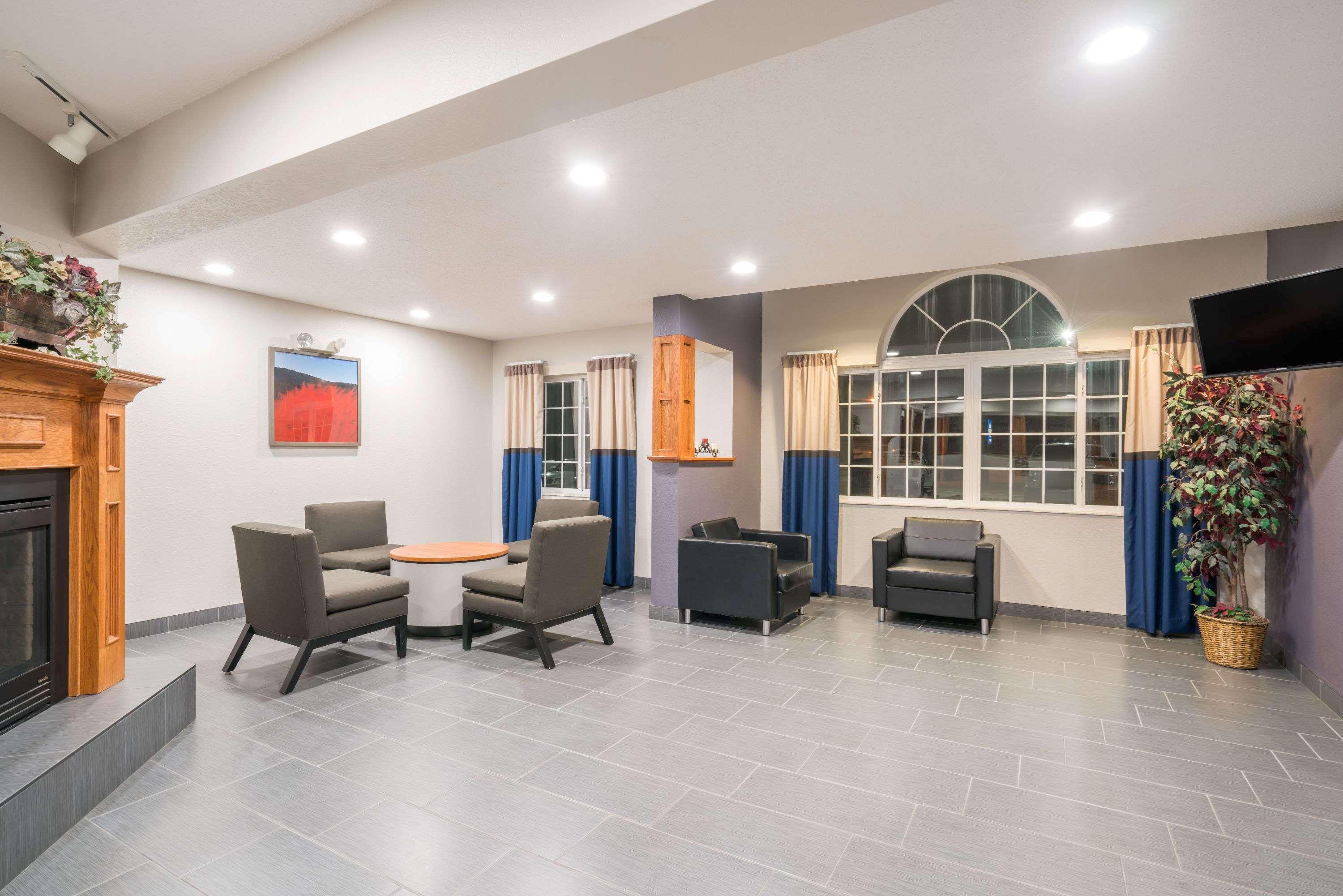 Microtel Inn & Suites by Wyndham Springfield, MN 12/16
