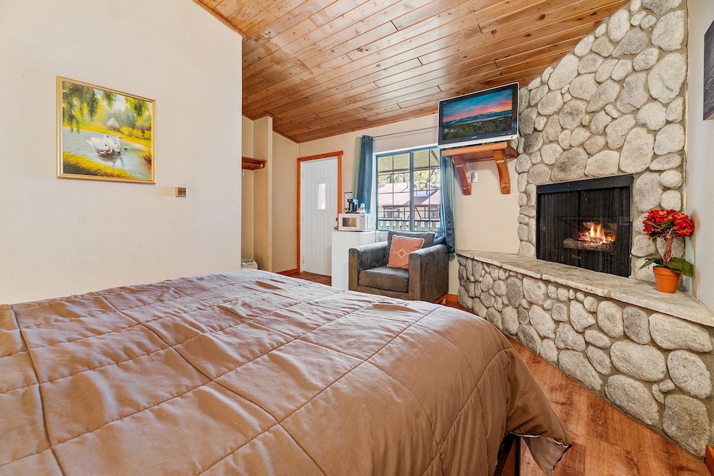 Black Forest Lodge And Cabins 15/50