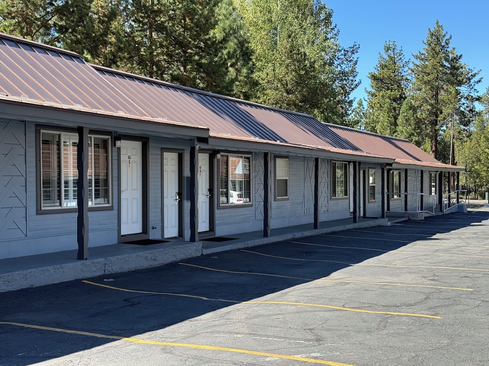 Pinewood Inn 50/55