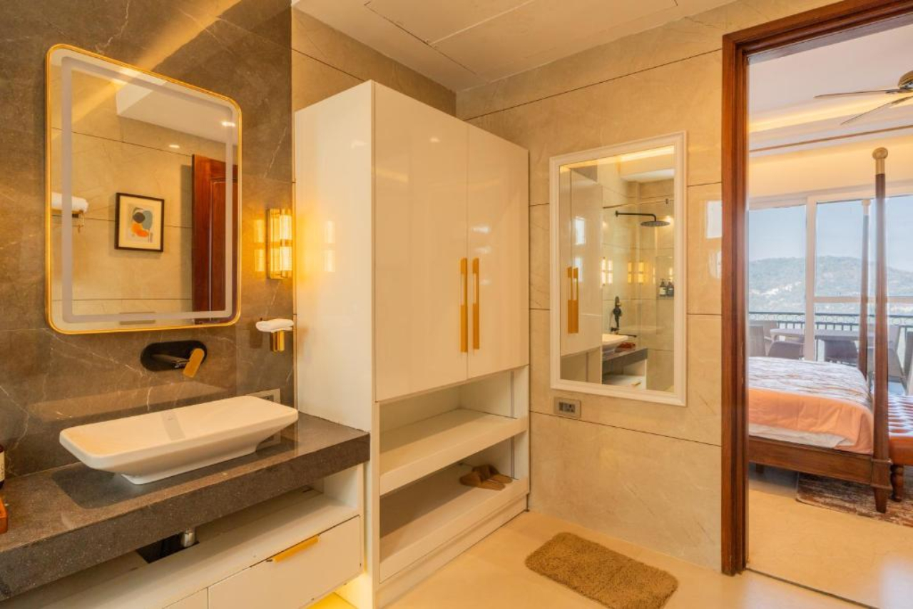 ELIVAAS Prive The Royce Lilly Luxe 4 BHK Hilltop Villa with Jacuzzi 21/23