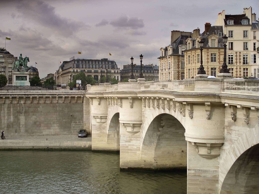Ibis Paris Canal Saint Martin 61/69