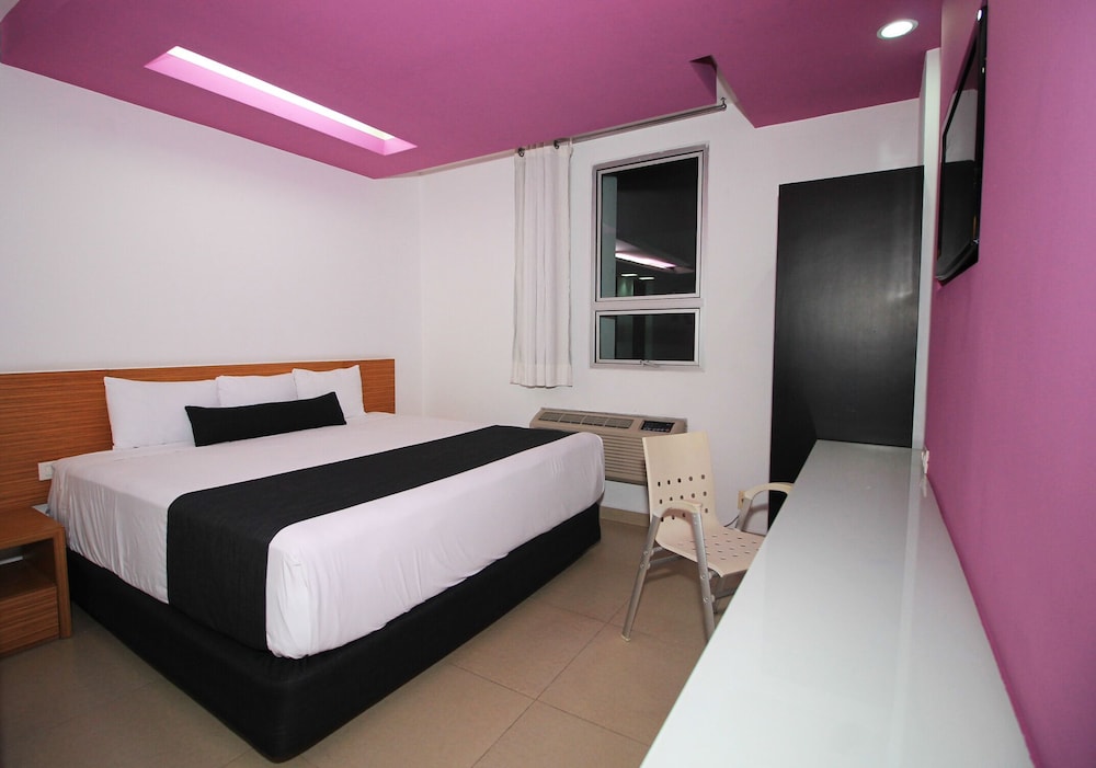 Nu Hotel 10/62
