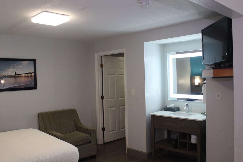 Split, Suite, 2 Queen Beds, City View، La Quinta Inn & Suites by Wyndham Oceanfront Daytona Beach 4/5