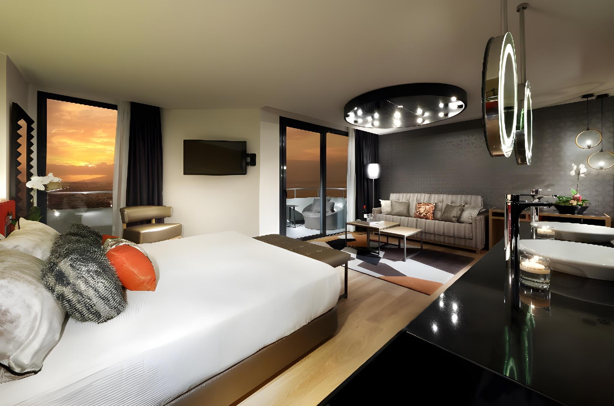Gold, Studio, Suite, Single, Double Bed