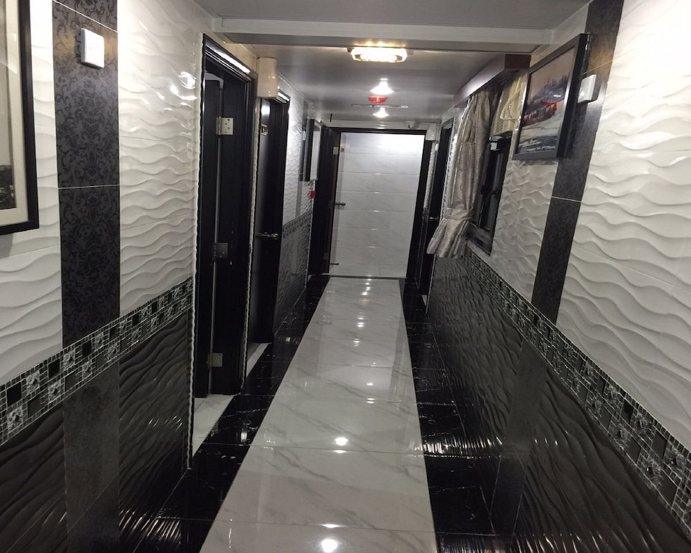 Hotel Skylark 54/61