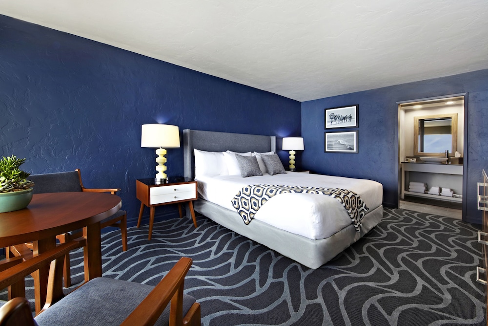 Monterey Beach Hotel, a Tribute Portfolio Hotel 13/83