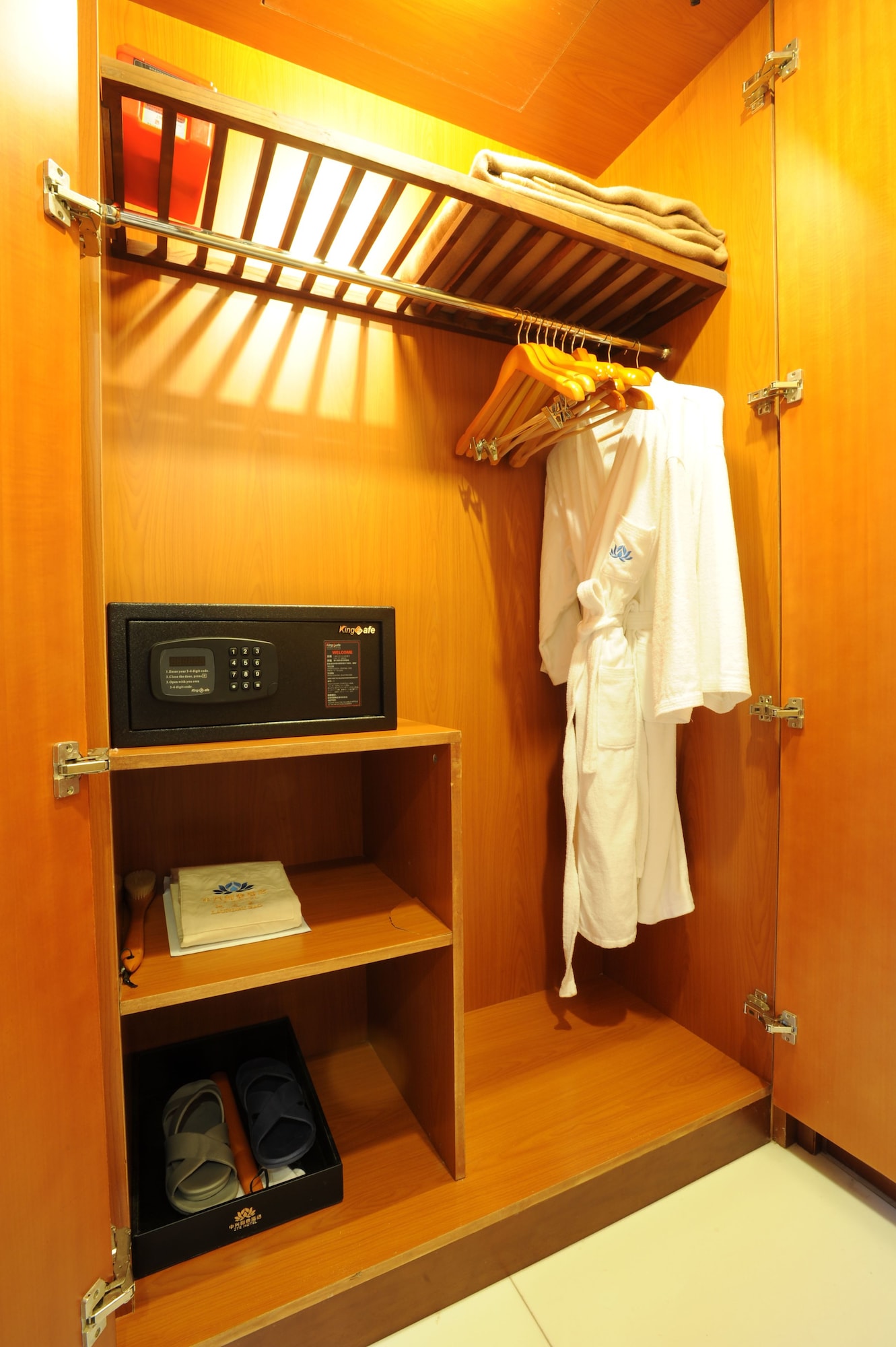 COMFORT, SUITE, LAKE VIEW