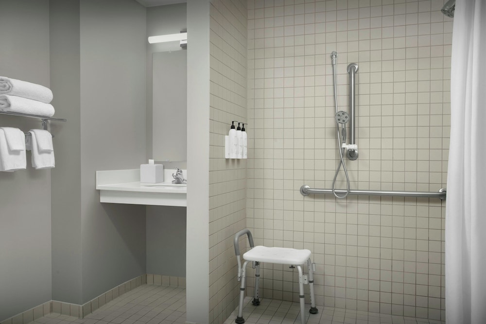 Towneplace Suites By Marriott Pensacola 51/52