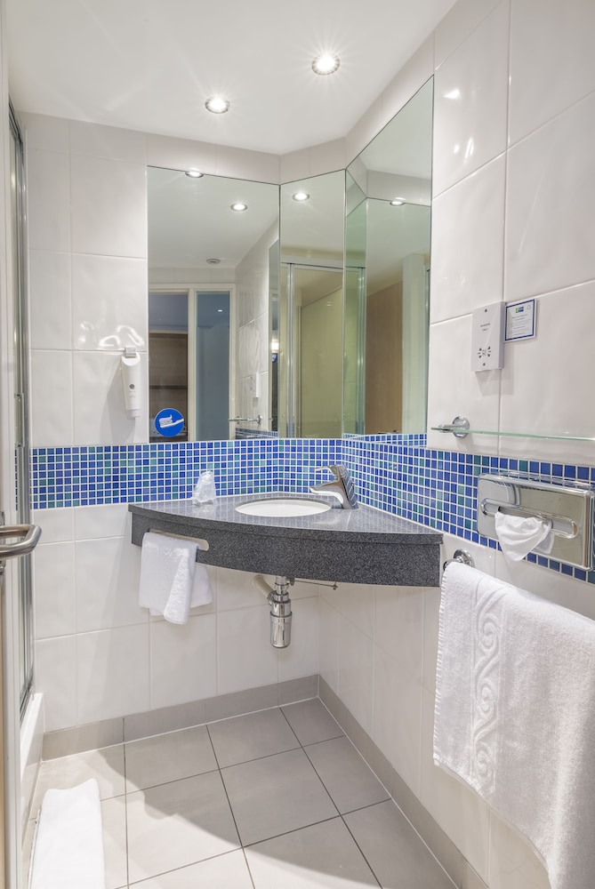 Holiday Inn Express Kettering 20/52