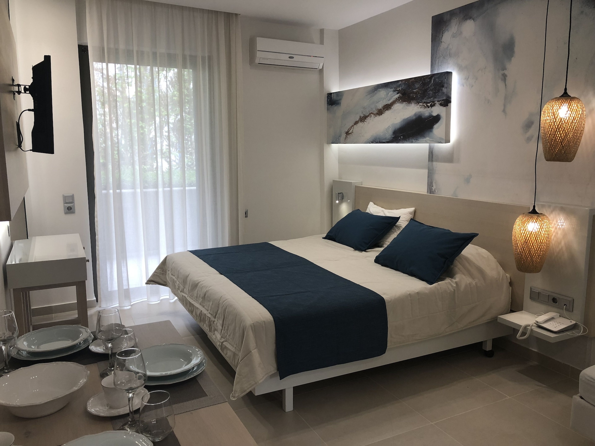 Superior, Studio, Twin Beds