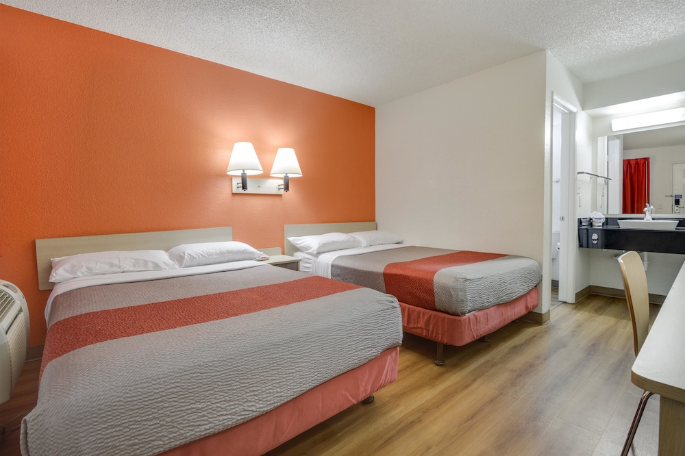 Motel6 Tempe, AZ - Broadway - ASU 32/63