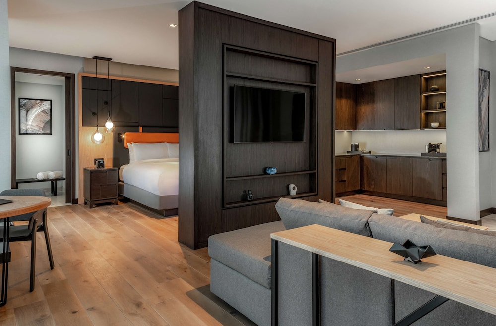 Hilton Guadalajara Midtown 58/83