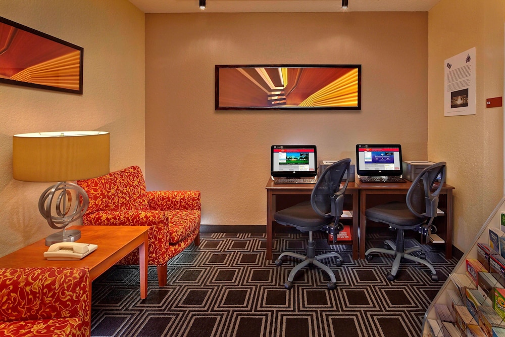 TownePlace Suites by Marriott Orlando East/UCF Area 38/47
