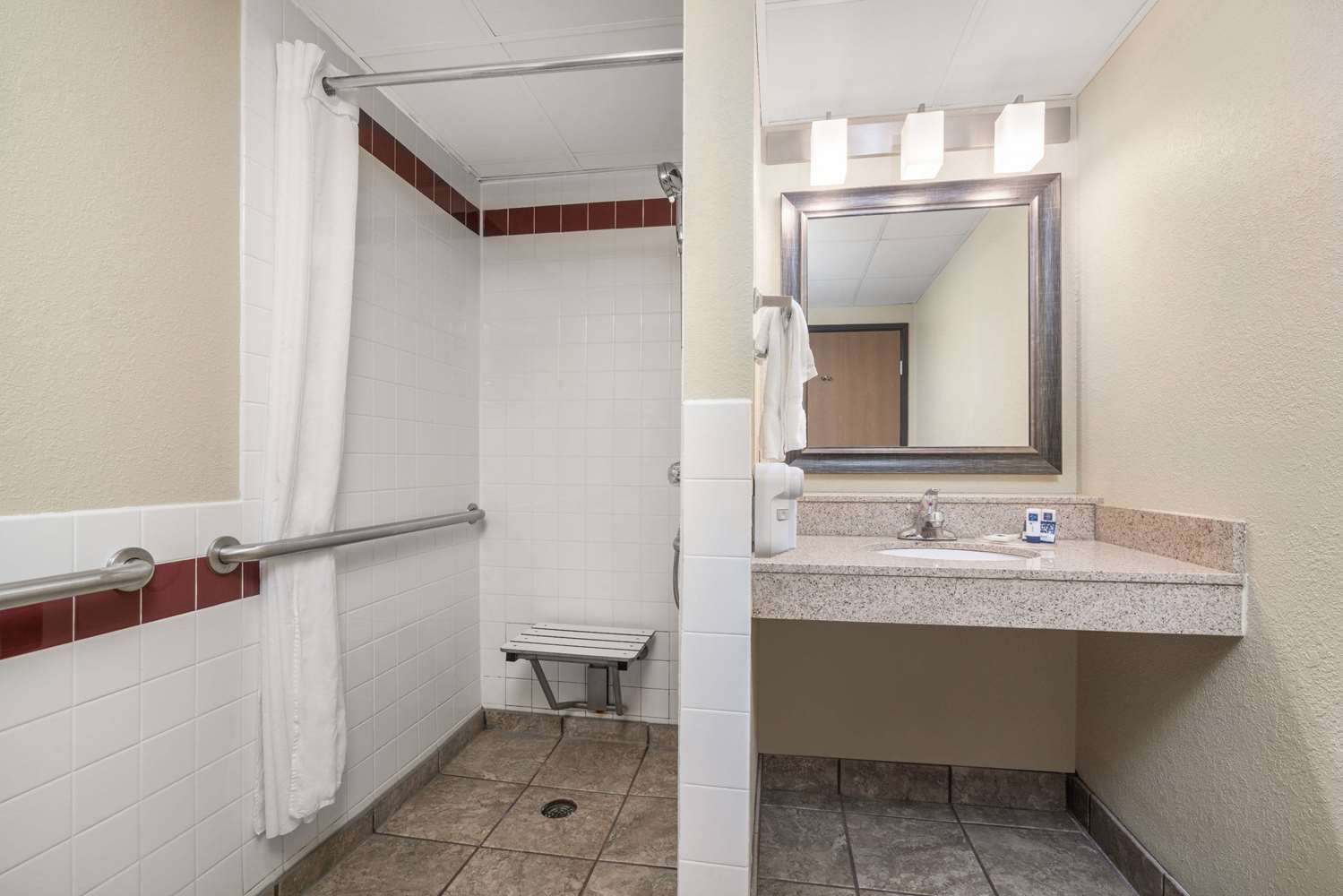 AmericInn by Wyndham Fargo West Acres 27/27