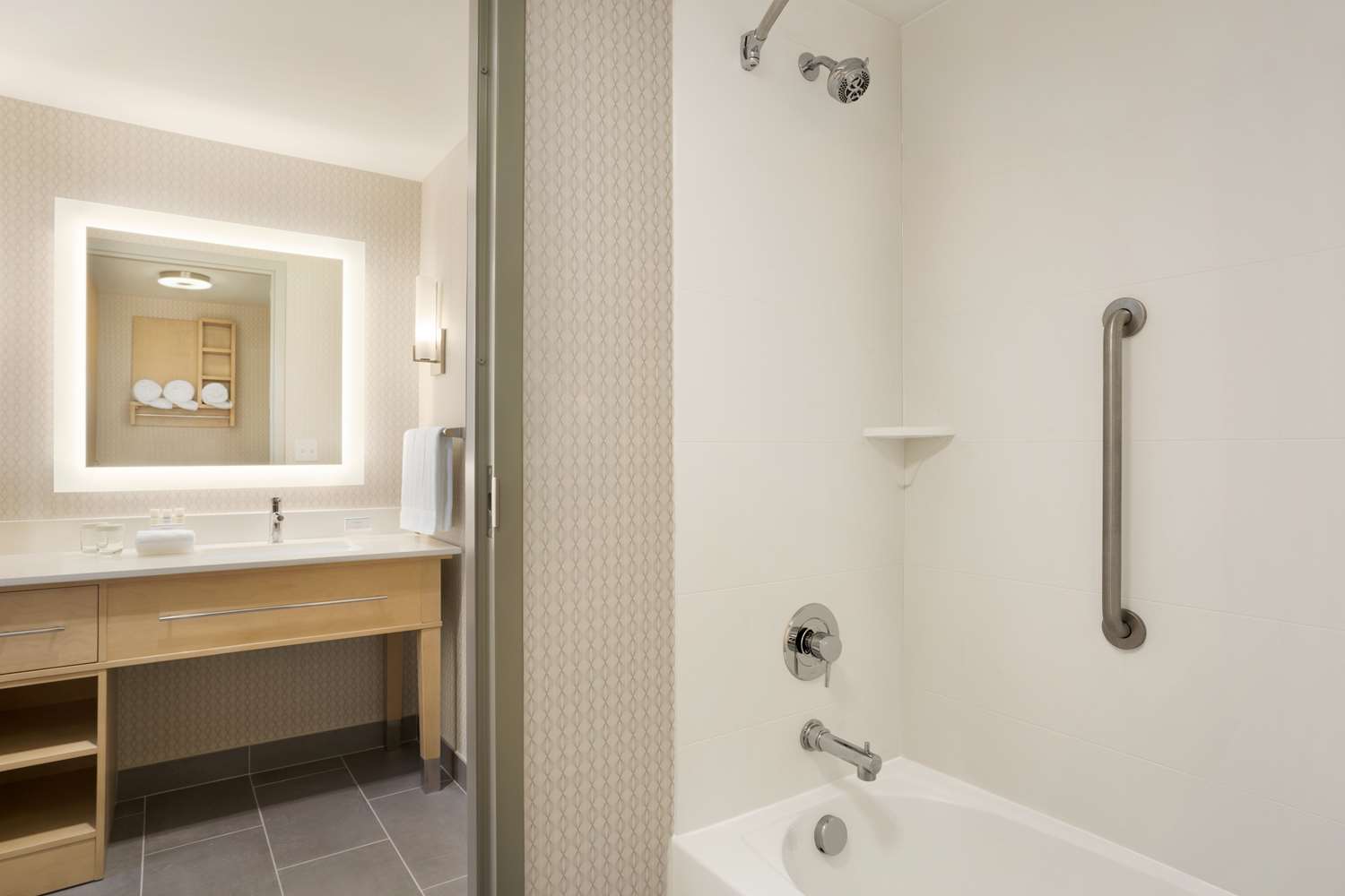 Studio, Suite, King Bed, Accessible