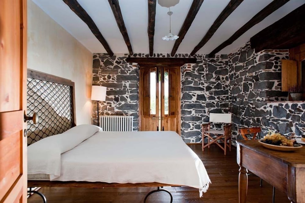 3 BEDROOMS, VILLA