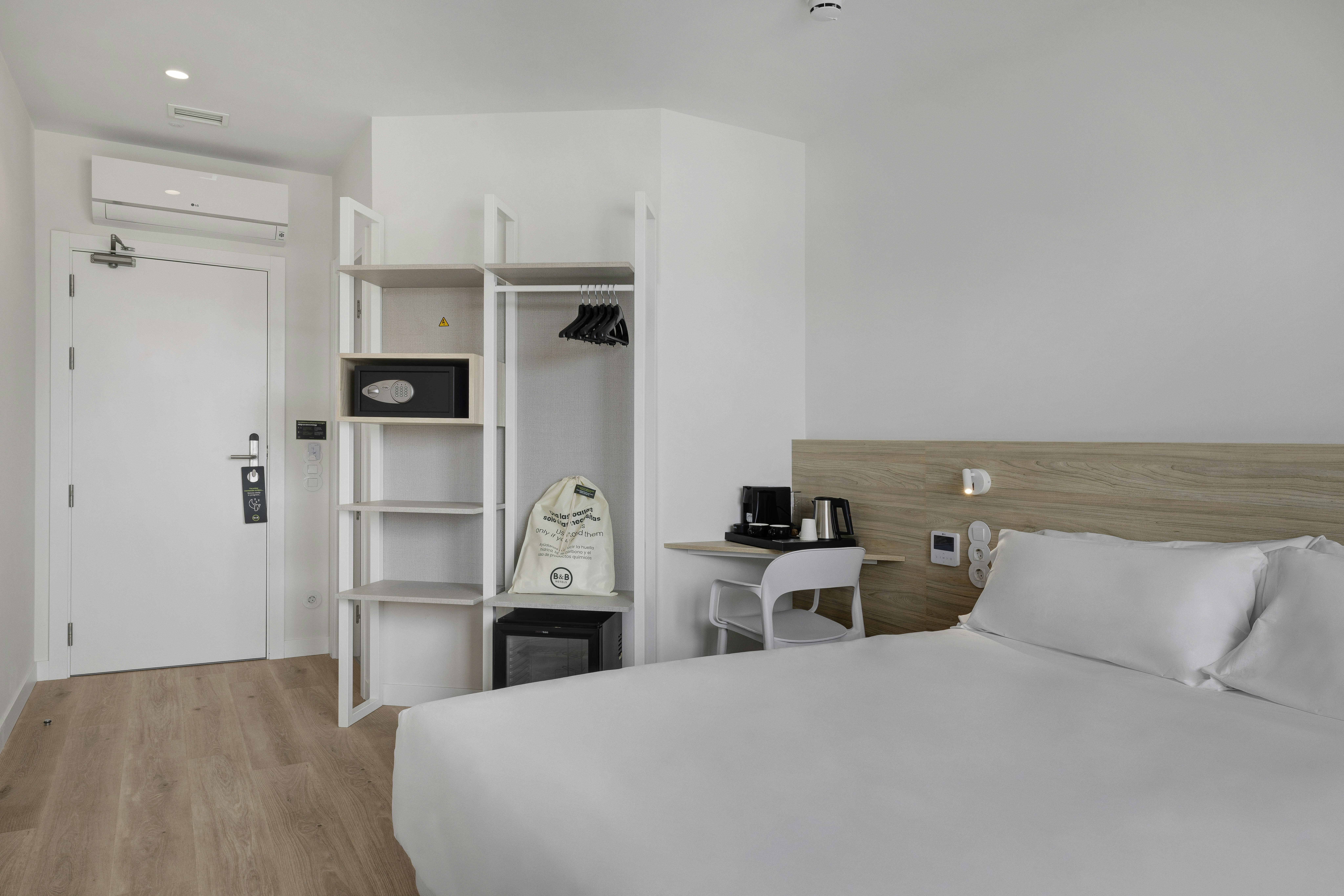 Room at B&B HOTEL Finestrat, FINESTRAT