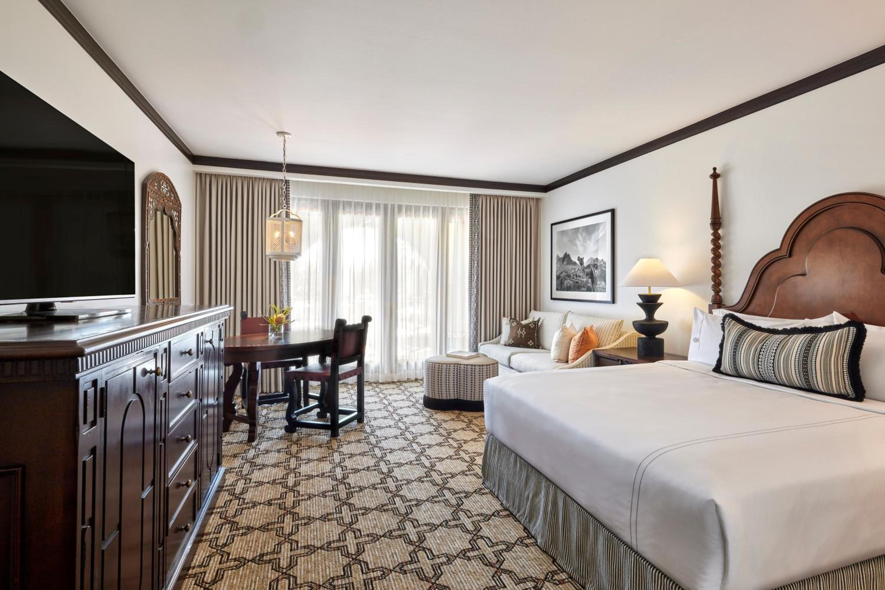 Suite, King Bed, Pool Side, Sofa