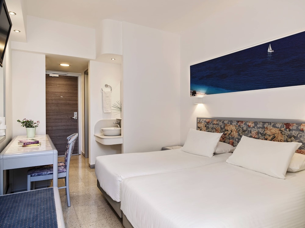 CLUB, TWIN BEDS, PARK VIEW