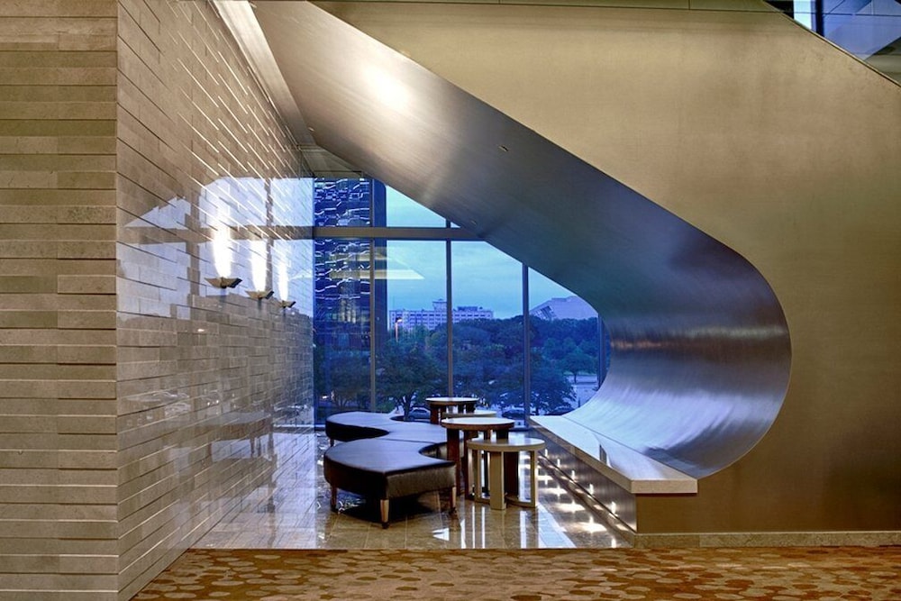 OMNI DALLAS HOTEL 43/92