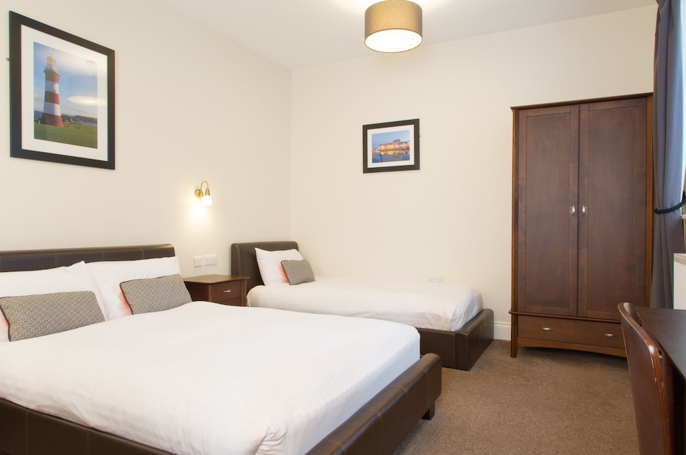 The Grosvenor Plymouth 14/64