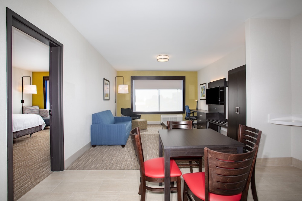 Holiday Inn Express Suites Ely 42/52