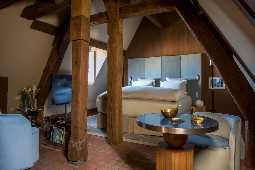 Superior, King Bed, Attic, Cour des Vosges 6/7