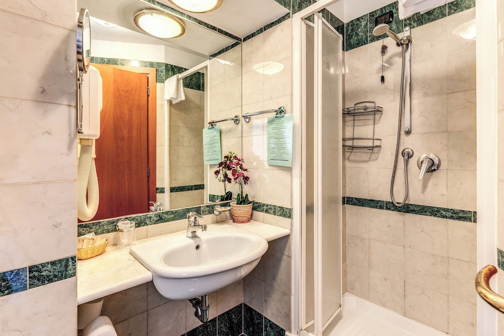 Orlanda Hotel 43/50
