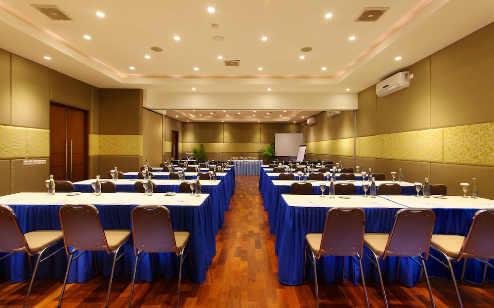 Praja Hotel 12/15