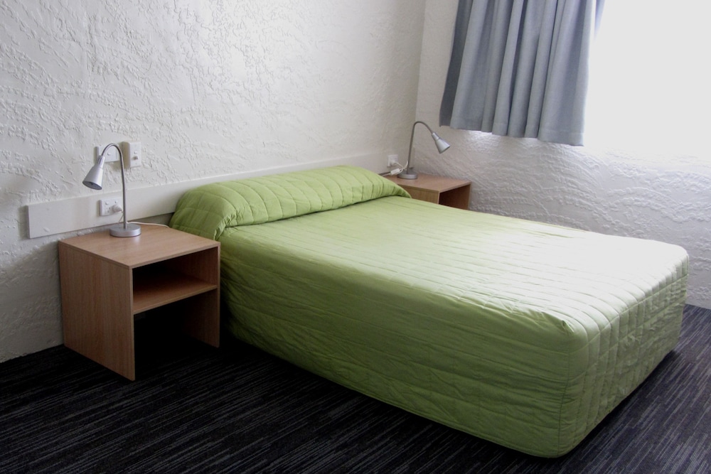 URANGAN MOTOR INN 8/31