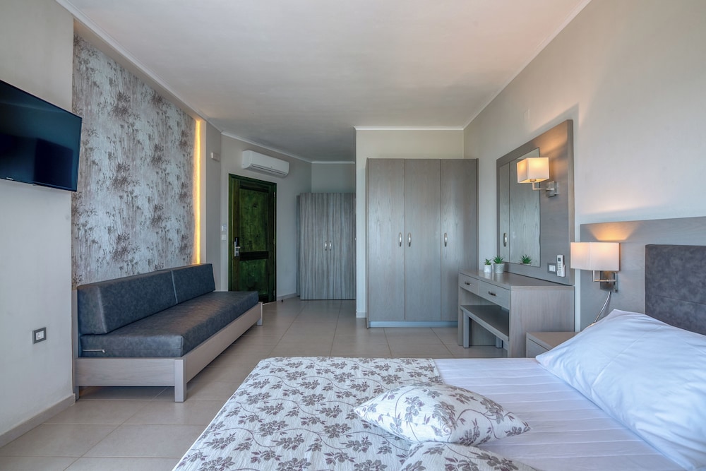 CHRISTINA BEACH HOTEL 18/65