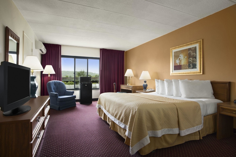 Ramada by Wyndham Pittsburgh/New Stanton 9/38