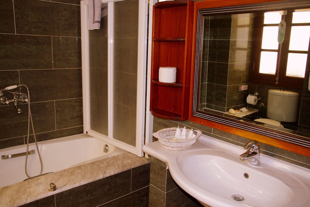 Faros Suites - Adults Only 45/50